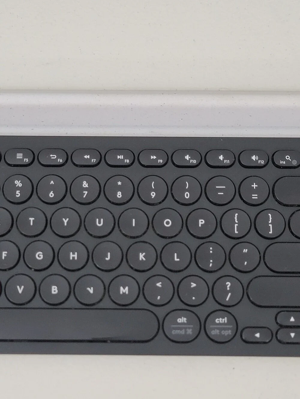 Logitech K780 Multi Device Wireless Keyboard Complete In Box!